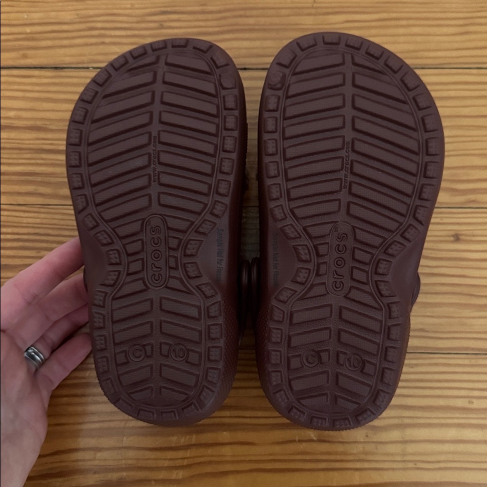 NEW Crocs Kids' Classic Lined I Am Clogs Faux Shearling Brown Bear Clog C10 - Picture 3 of 3